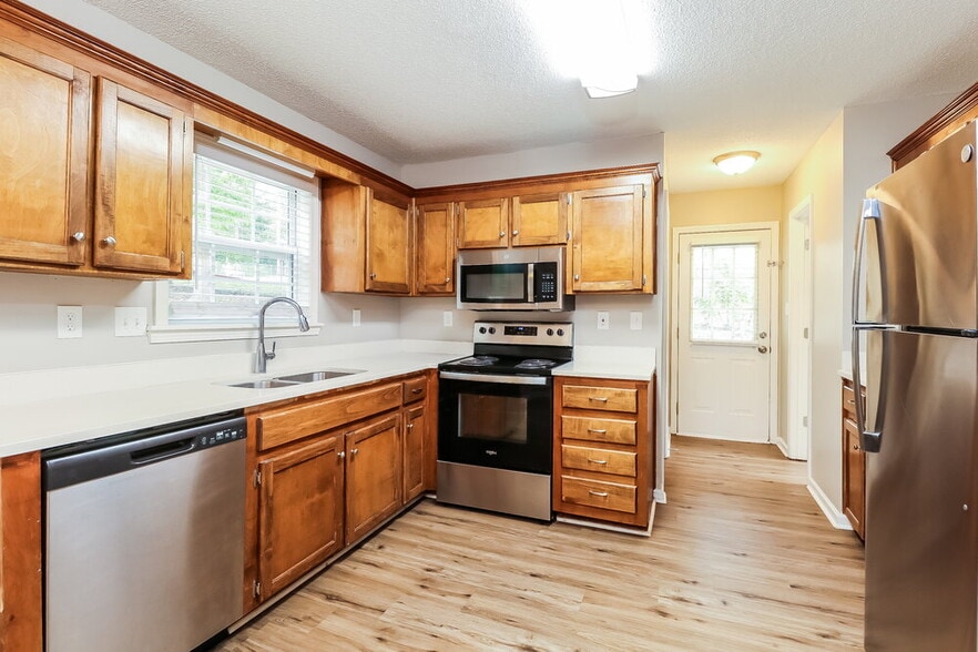 Building Photo - 1310 Candlewood Dr