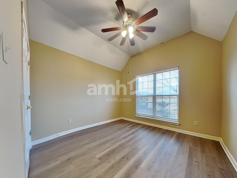 Building Photo - 1326 Siskin Dr