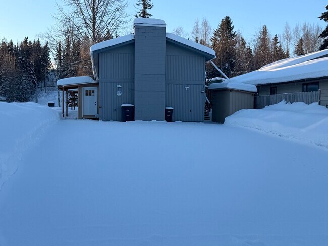 Building Photo - 2000 Blueberry St