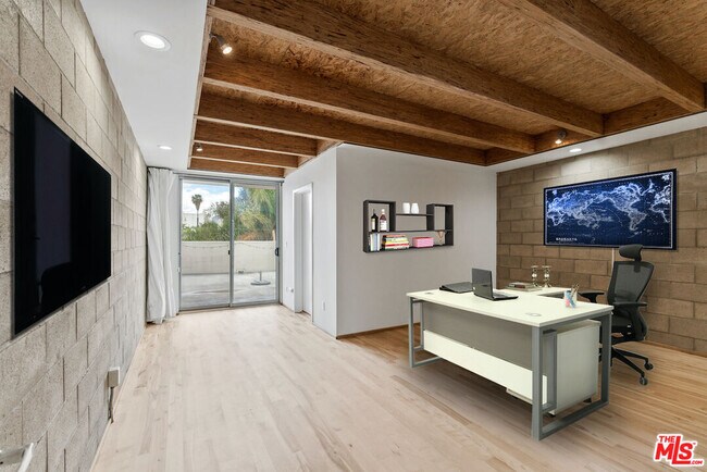 Building Photo - 6615 Melrose Ave