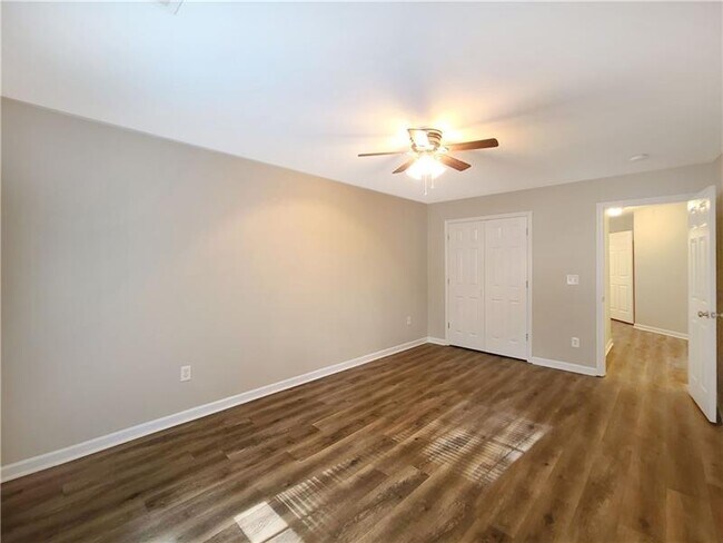 Building Photo - 140 Brook Cir SE