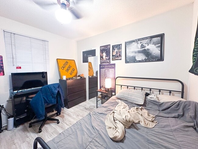 Building Photo - No HOA 3 bedroom home with whole house generator!