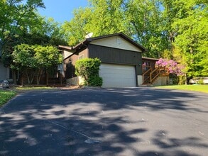 Building Photo - Welcome to life in sought-after Chesapeake Isles!