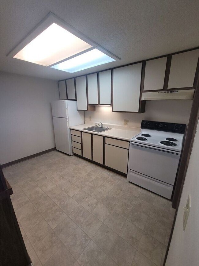 Building Photo - 446 Cedargate Court-446