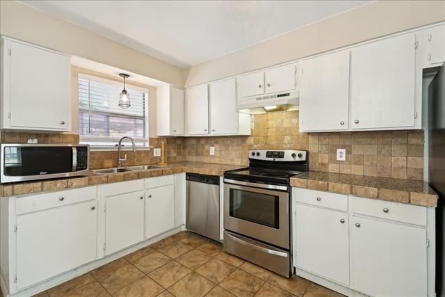 Building Photo - 6227 Springwood Dr