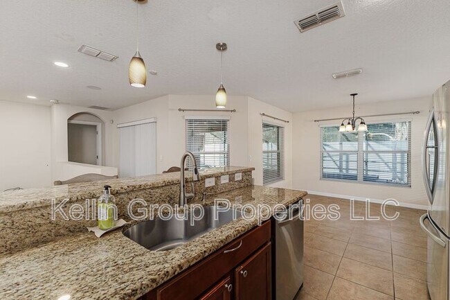 Building Photo - 7233 Wakeview Dr