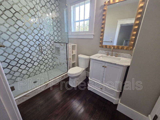 Building Photo - 401 E Main St