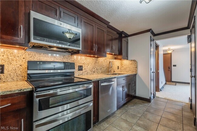 Building Photo - 4599 Cox Dr