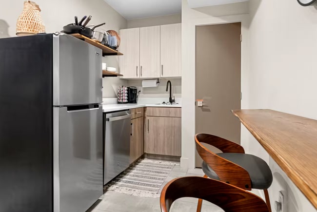 Building Photo - 1348 Zenobia St