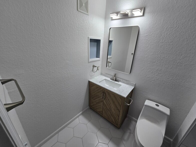 Building Photo - 6137 Metrowest Blvd