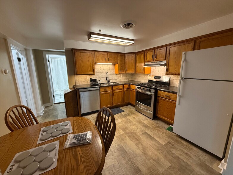 Kitchen - 11321 W 143rd Ave