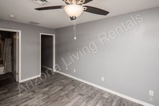 Building Photo - POOL HOME WITH CASITA