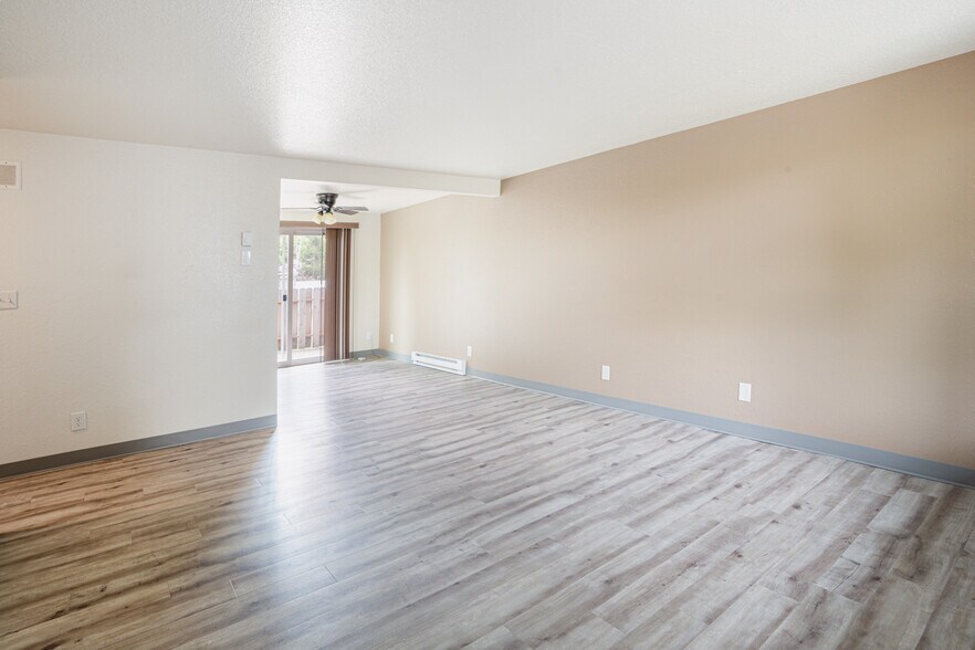 Building Photo - Lookingglass Apartments