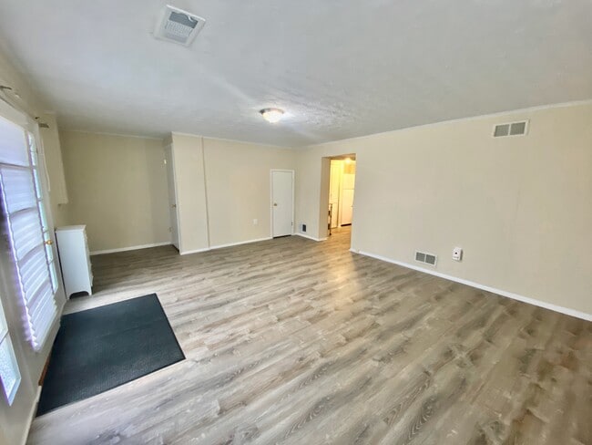 Building Photo - 5307 Pooks Hill Rd