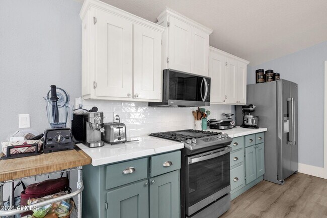 Building Photo - 851 W Quail Cir