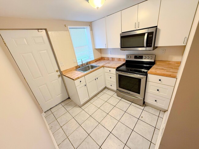 Kitchen - 3621 Wallace St