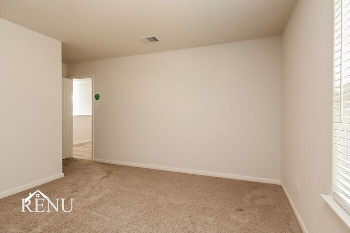 Building Photo - 10466 Sweetwater Creek Dr