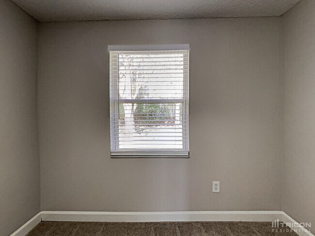 Building Photo - 1641 Rhonda Dr