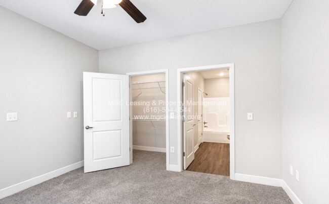 Building Photo - 1 Bedroom Luxury Apartment in the Northland of KCMO