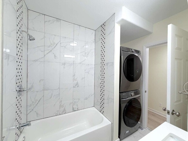 Building Photo - Fully Updated Apartment in KCMO