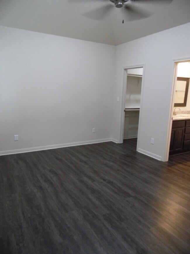 Building Photo - 301 Panther Way