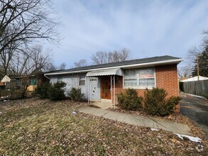 Building Photo - 3 Bed/1 Bath w/Detached Garage