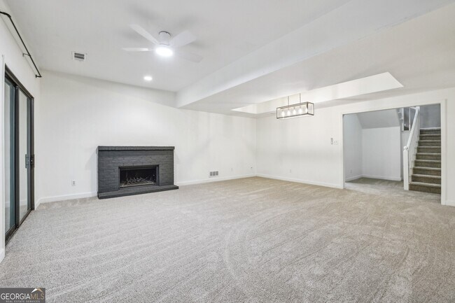 Building Photo - 110 Westchester Way