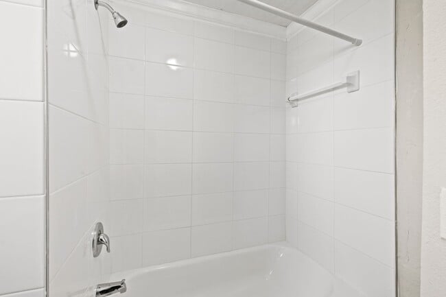 Building Photo - 1125 W 28th St