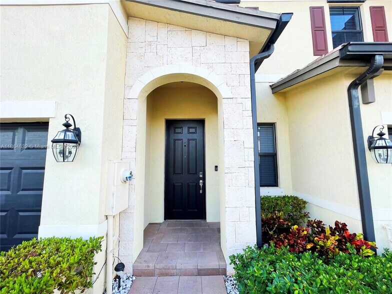 Building Photo - 10332 W 33rd Ct