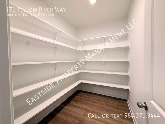 Building Photo - 171 Yellow River Wy