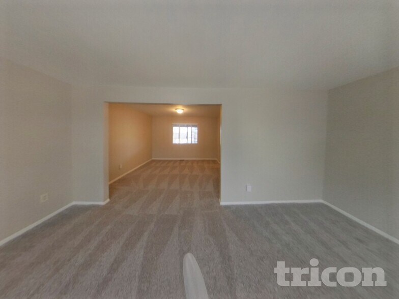 Building Photo - 5060 Barcelona Way