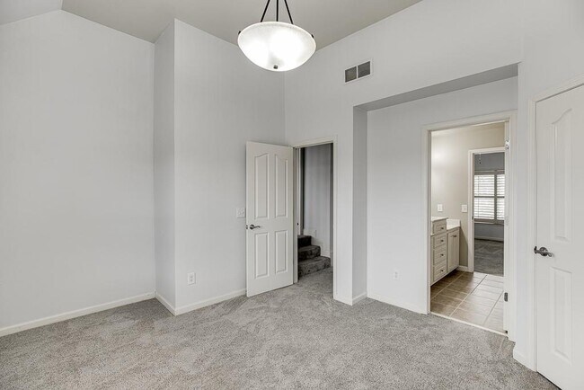 Building Photo - 4537 Grandview Pkwy