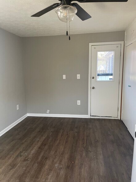 Building Photo - 1230 E 54th St