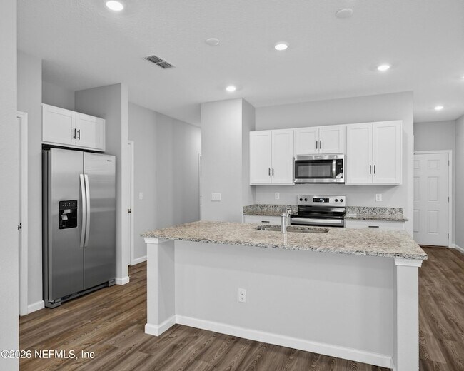 Building Photo - 14757 Cashew Ave
