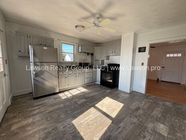 Building Photo - Charming Salem Cape Cod with Loft