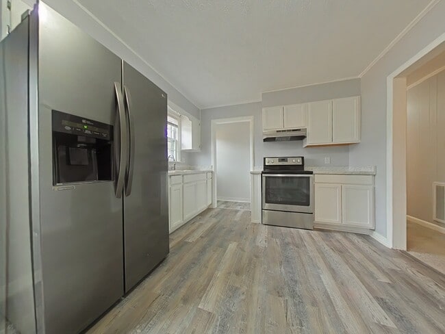 Building Photo - 6841 Radial Dr