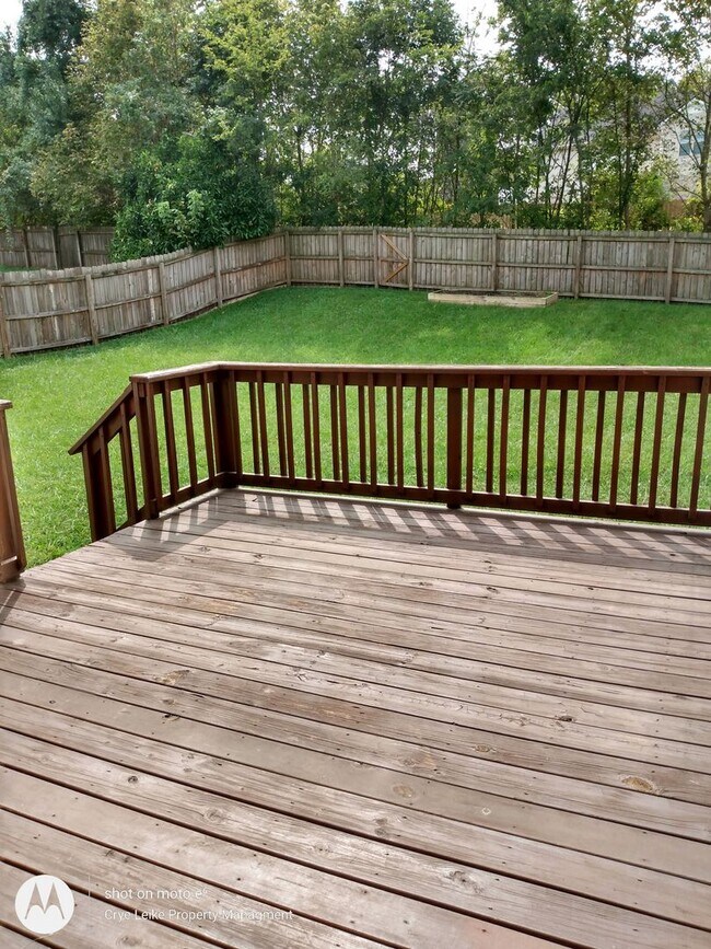 Building Photo - Lovely 3 bedroom home with bonus in a grea...