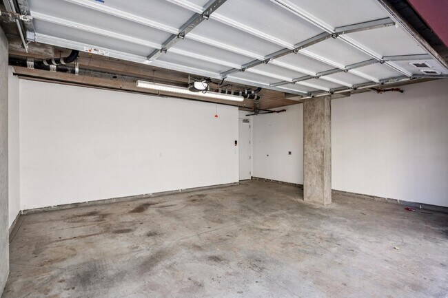 Building Photo - Luxury Single-Level Corner Residence with Wolf Kitchen & Private Garage