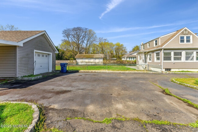 Building Photo - 358 Beecroft Pl