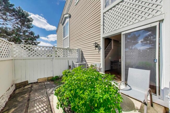 Building Photo - 408 Trenton Ct
