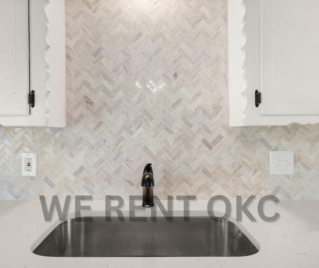 Building Photo - 16391 Lynn St