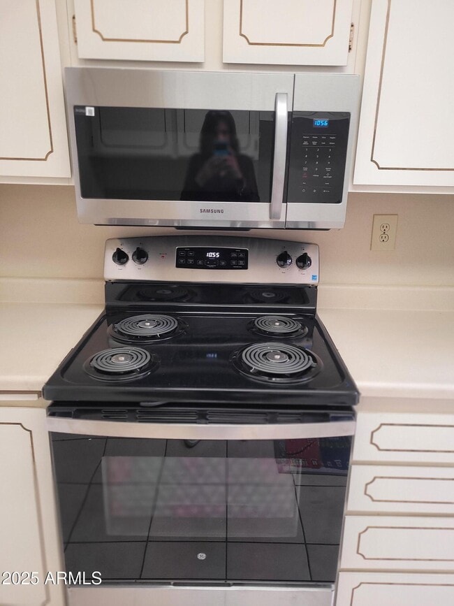 Building Photo - 10060 W Royal Oak Rd