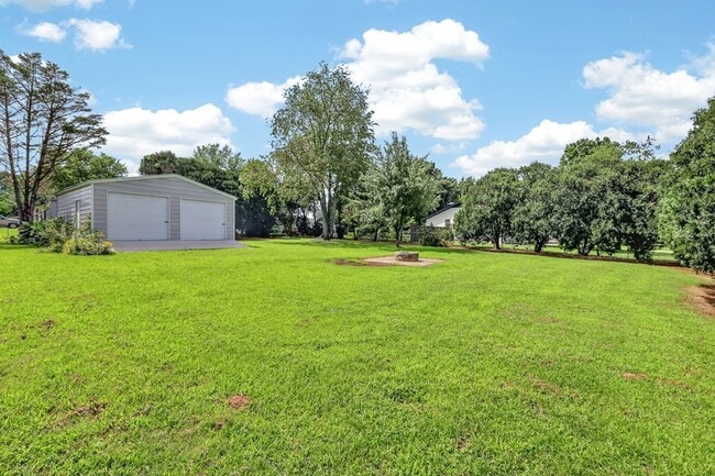 Building Photo - 2504 Angelyn Dr