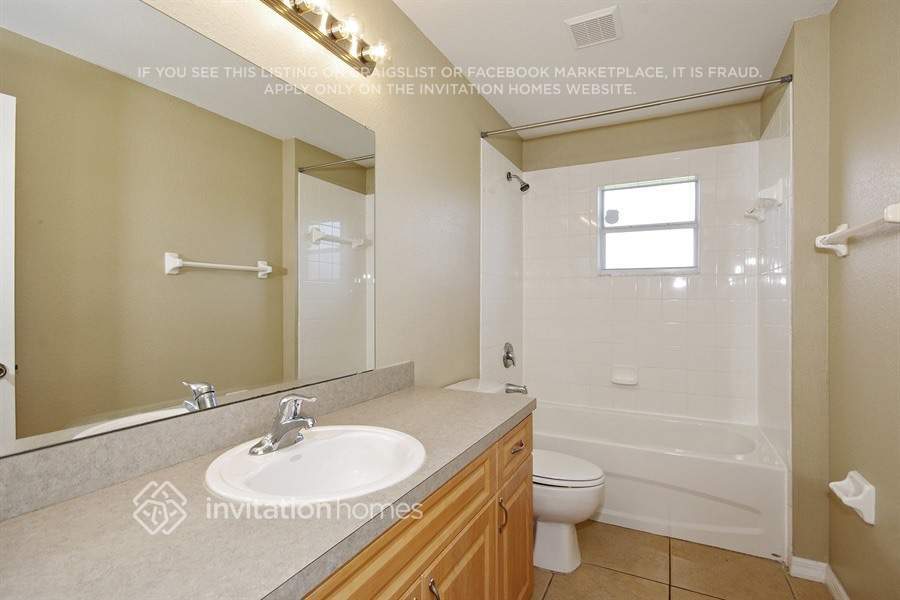 Building Photo - 643 Parakeet Ct