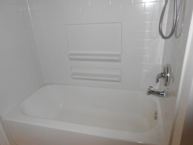 Building Photo - 2nd Floor 2 bedroom Condo Near 95/Torrey Pines