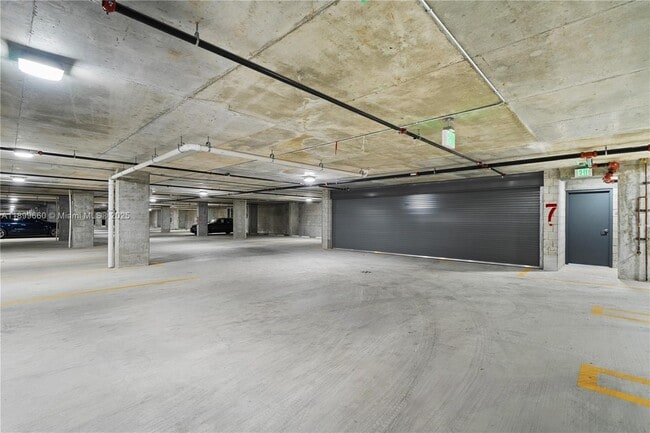 Building Photo - 700 NE 24th St