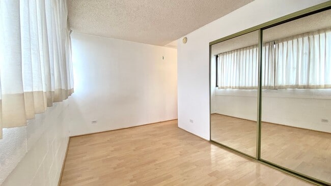 Building Photo - Available Now! Studio on Kinau Street with...