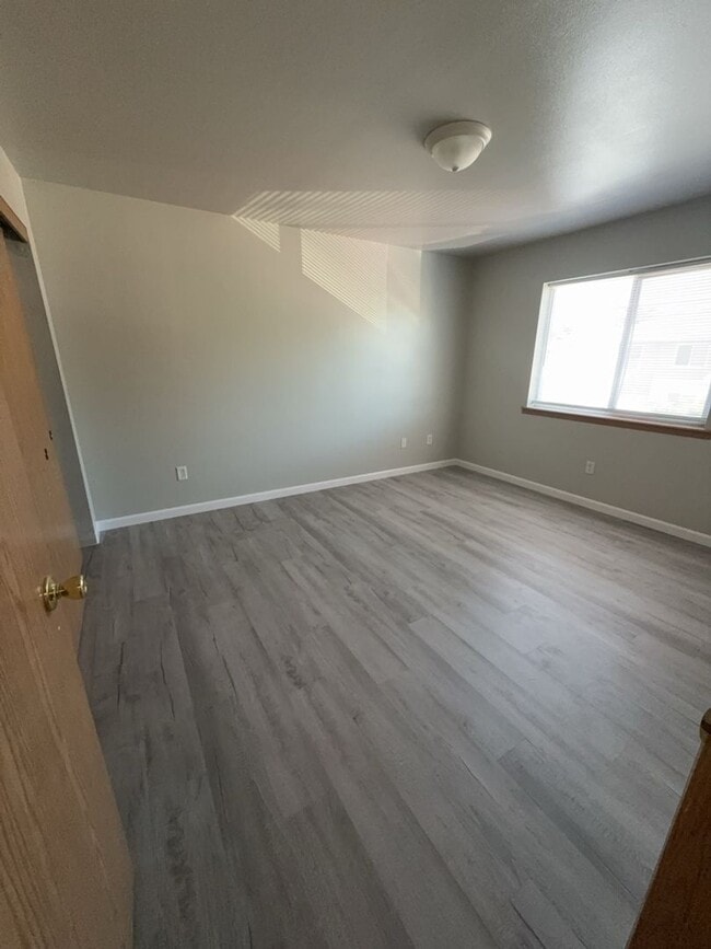 Building Photo - Cute 2 bedroom 1 bath Apartment