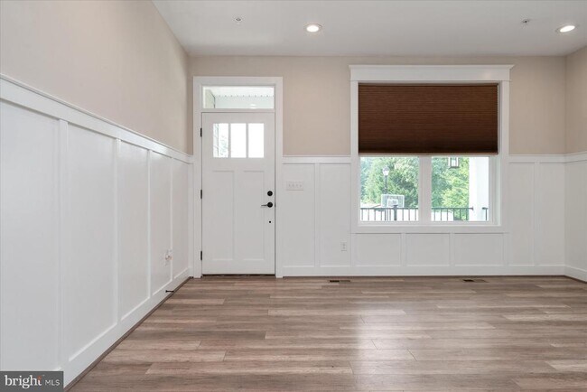 Building Photo - 806 Lynwood Ln
