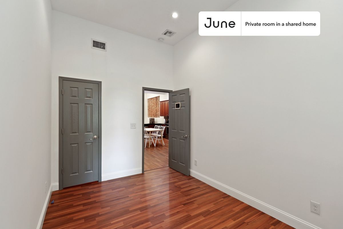 Building Photo - Room in Shared 4 bed/1 bath home